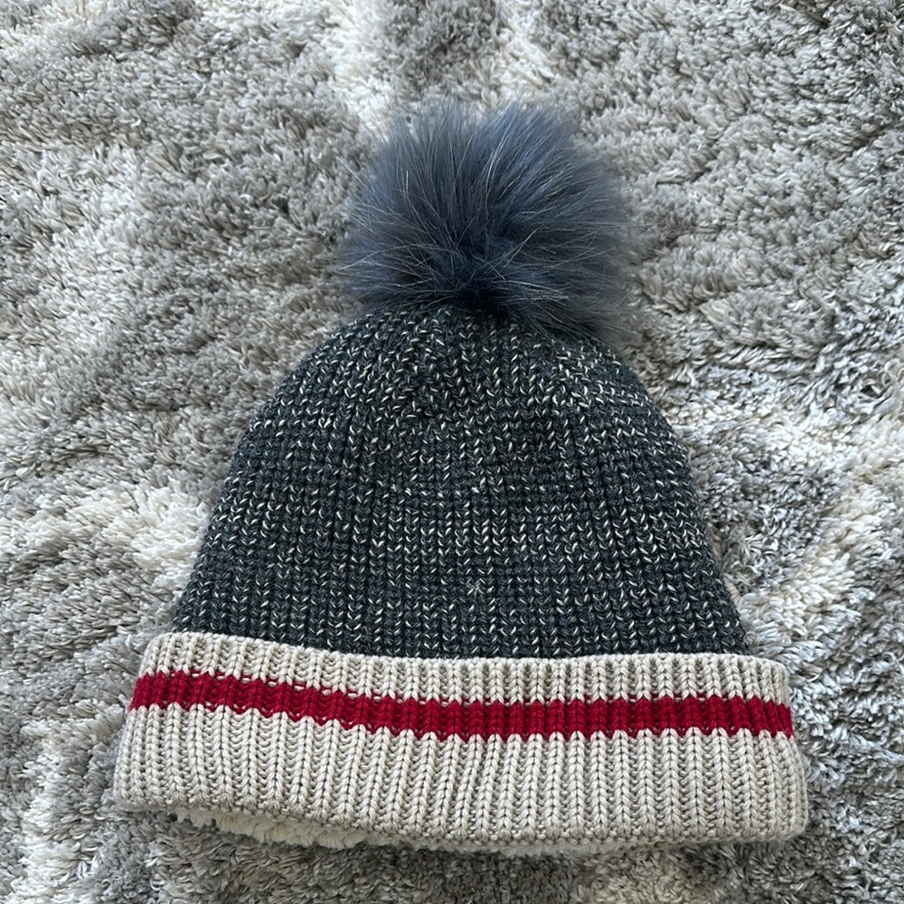Cozy Gray Knit Pom-Pom Beanie